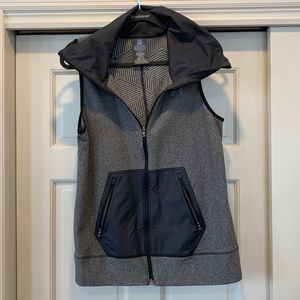 Under Armour cold gear vest. Grey. Size:M